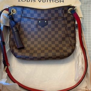 Auth Louis Vuitton South Bank Besace